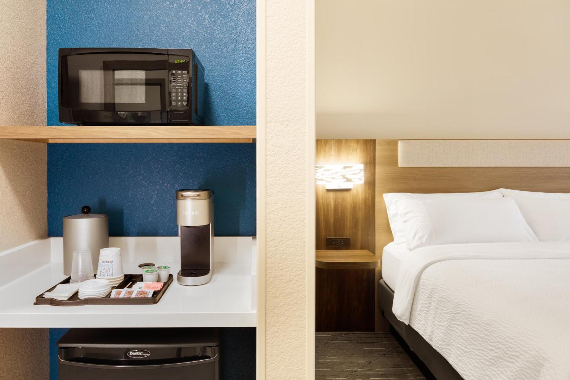Holiday Inn Express & Suites Hawthorne - Elmsford North By Ihg Exterior photo